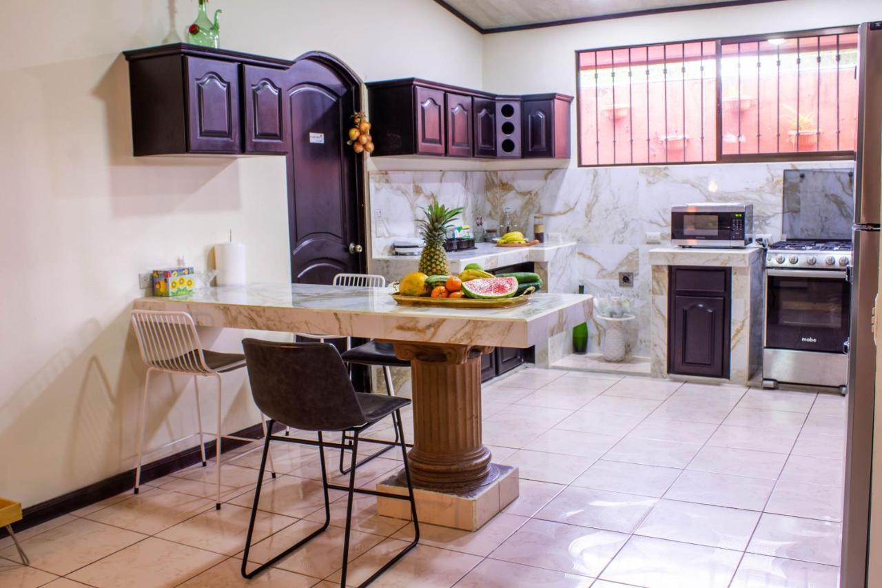 Tico House Bed & Breakfast Cariari  Exterior foto