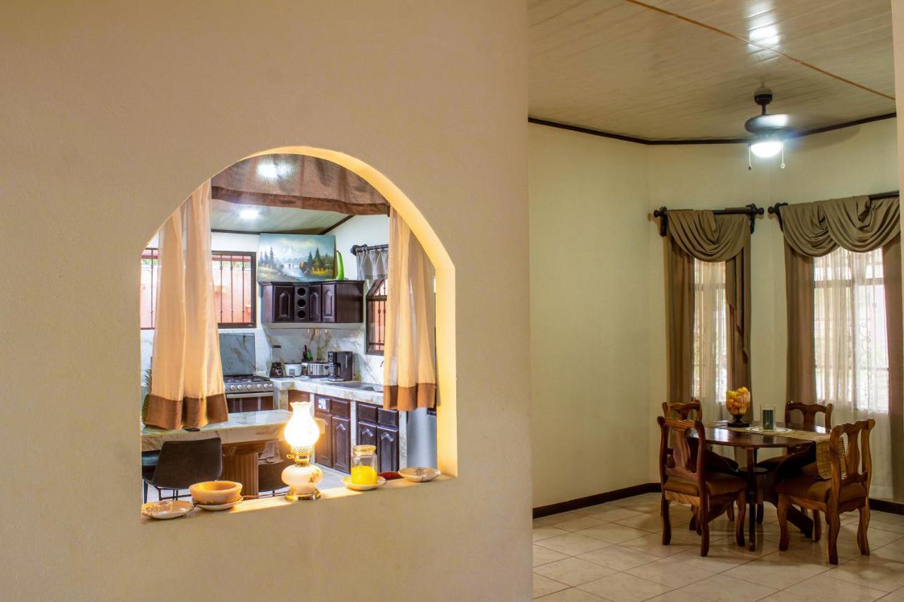 Tico House Bed & Breakfast Cariari  Exterior foto