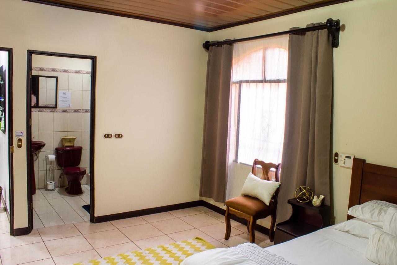 Tico House Bed & Breakfast Cariari  Exterior foto