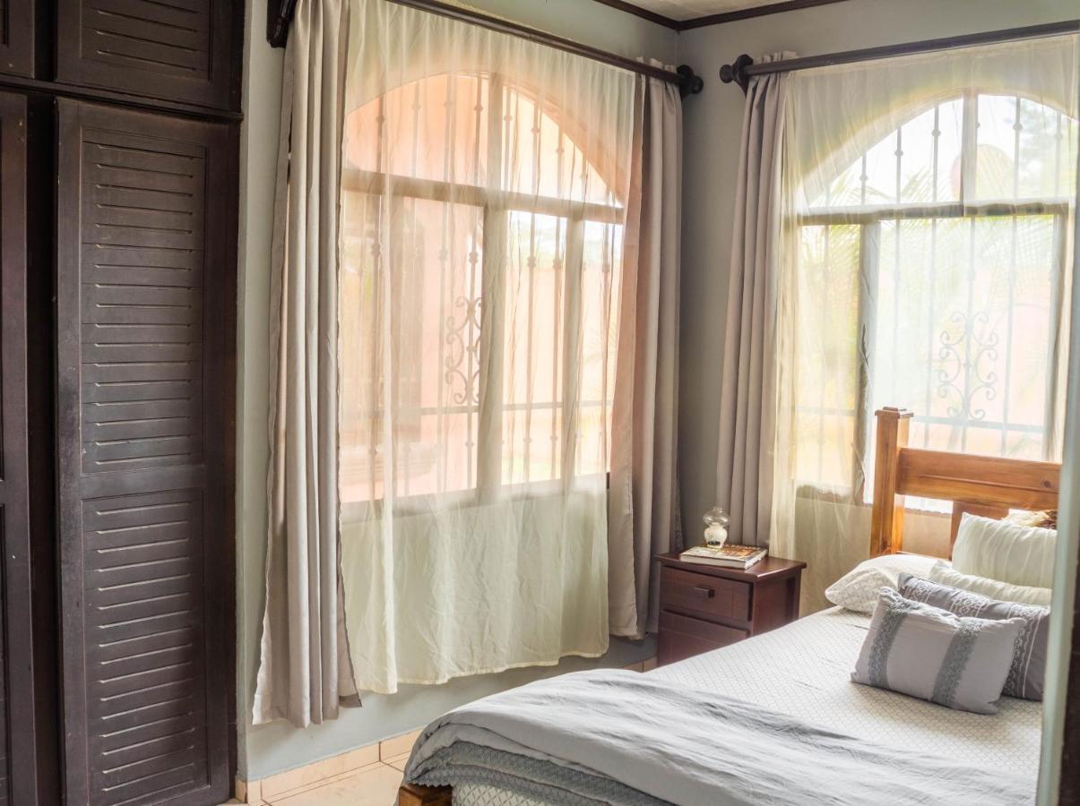 Tico House Bed & Breakfast Cariari  Exterior foto